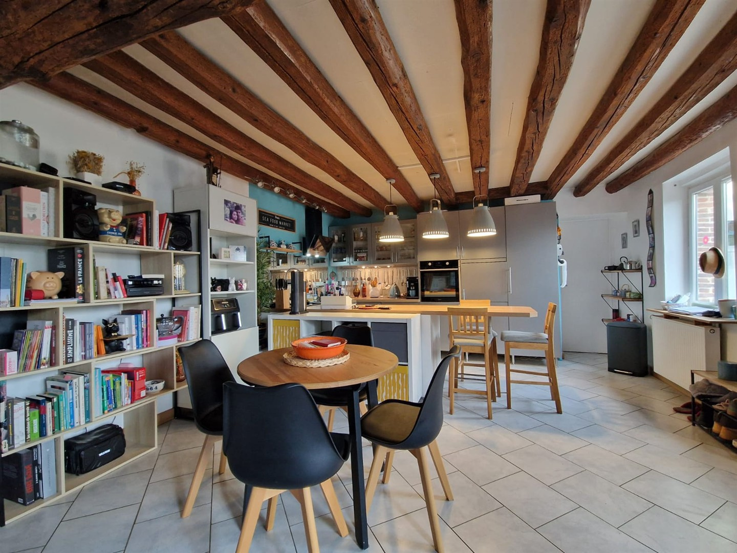 Vivez le confort et la convivialité dans cette charmante maison familiale entièrement meublée !LA MADELEINE DE NONANCOURT