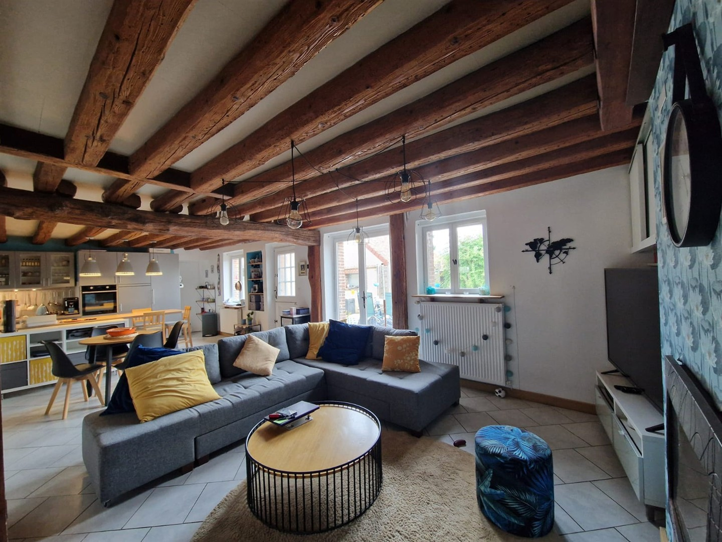 Vivez le confort et la convivialité dans cette charmante maison familiale entièrement meublée !LA MADELEINE DE NONANCOURT