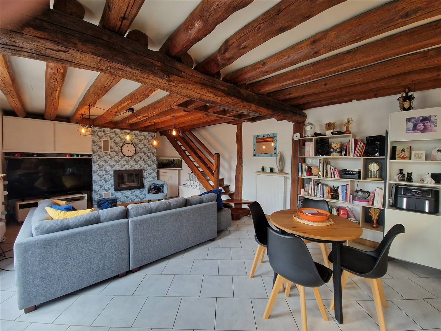 Vivez le confort et la convivialité dans cette charmante maison familiale entièrement meublée !LA MADELEINE DE NONANCOURT