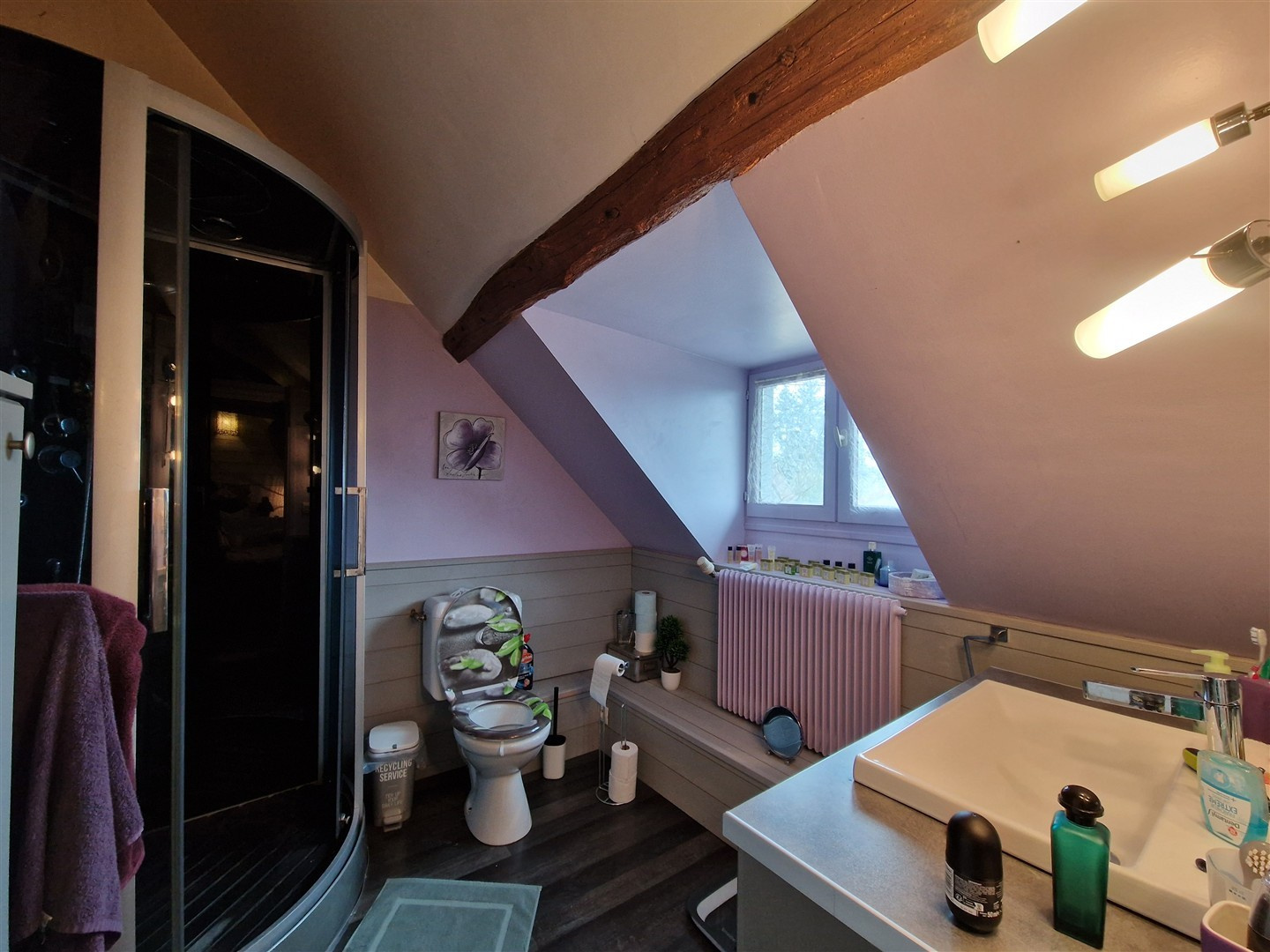 Vivez le confort et la convivialité dans cette charmante maison familiale entièrement meublée !LA MADELEINE DE NONANCOURT