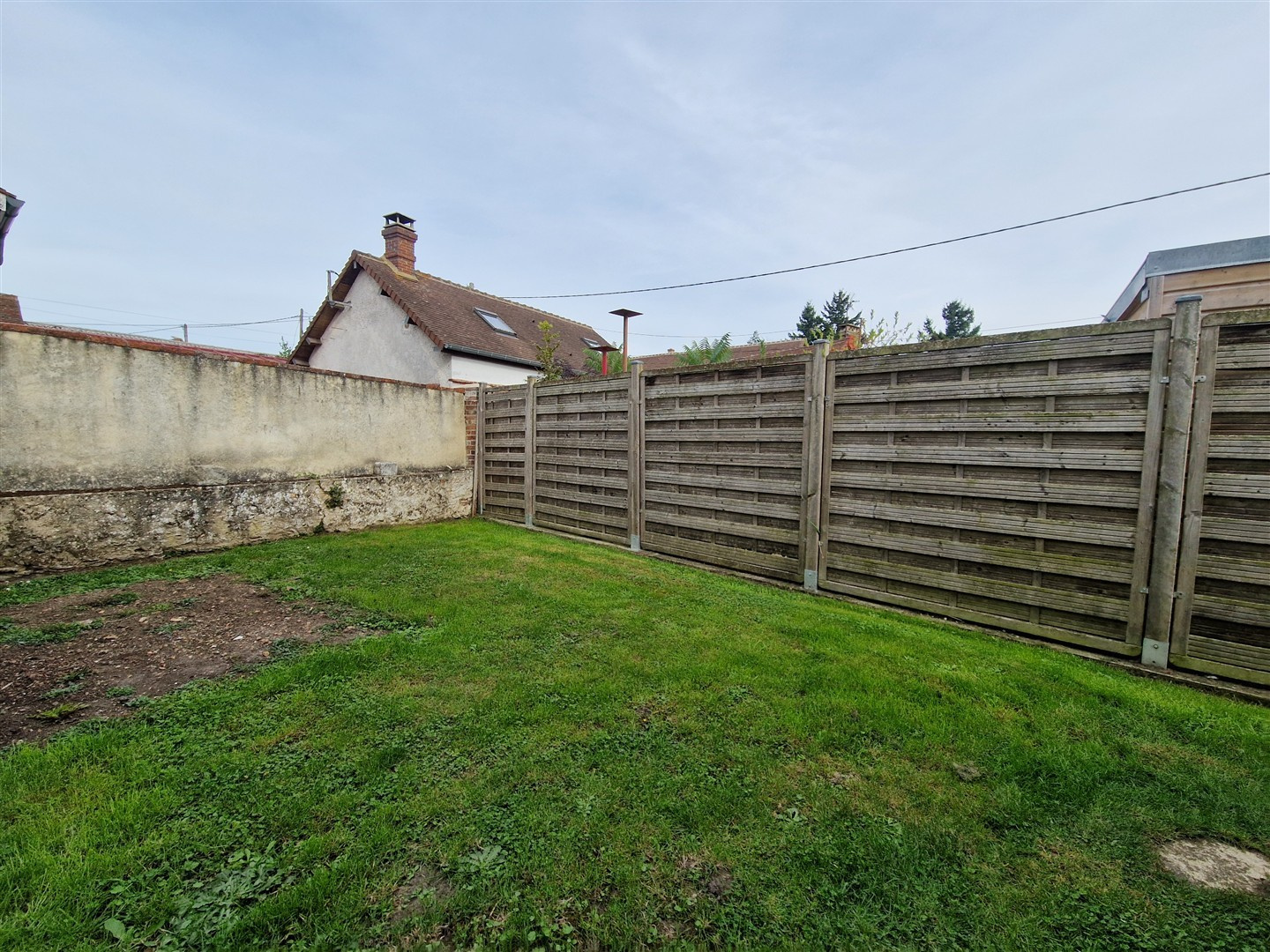Vivez le confort et la convivialité dans cette charmante maison familiale entièrement meublée !LA MADELEINE DE NONANCOURT