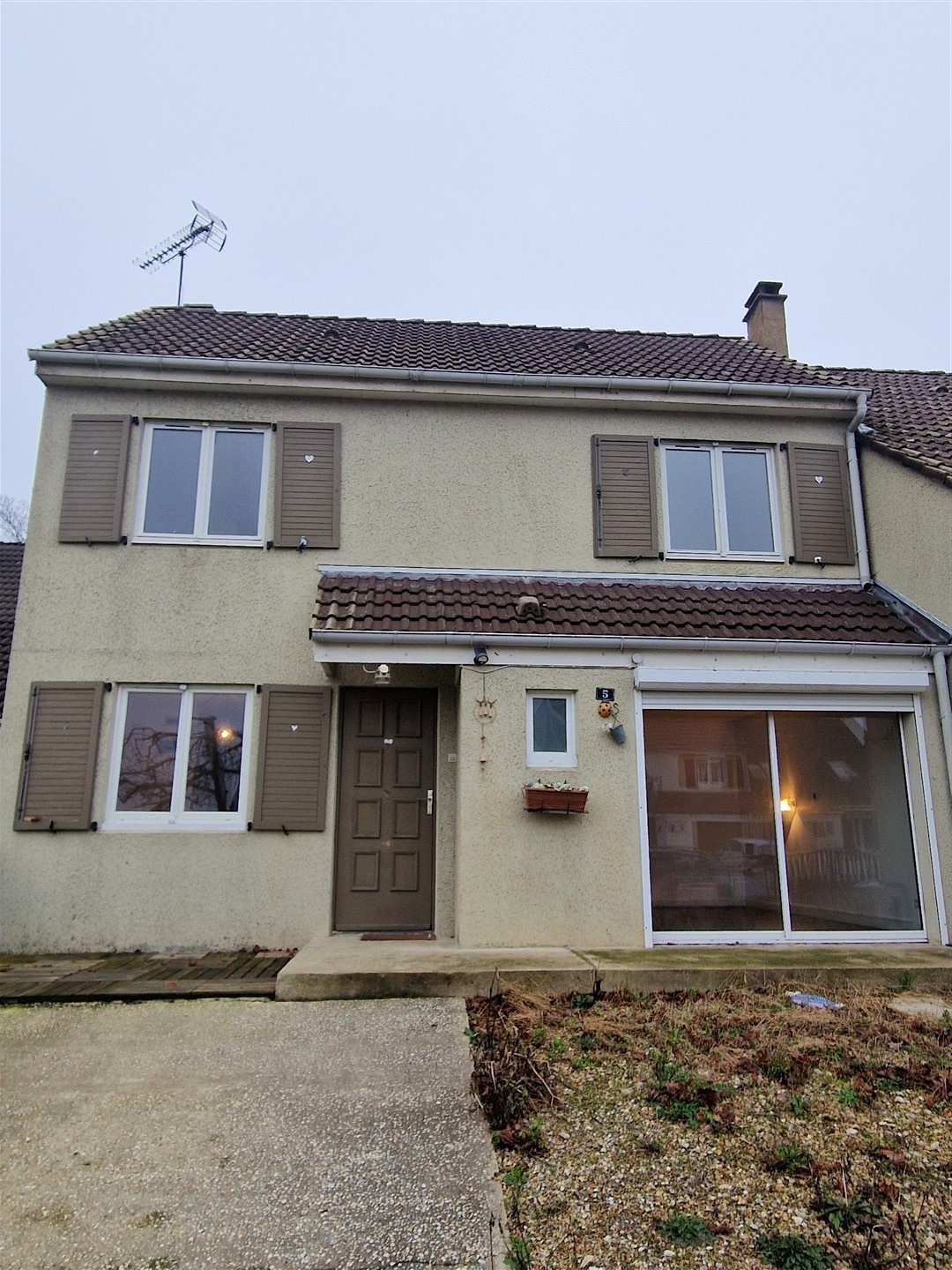 Proche commodités & écoles !2\' RN12