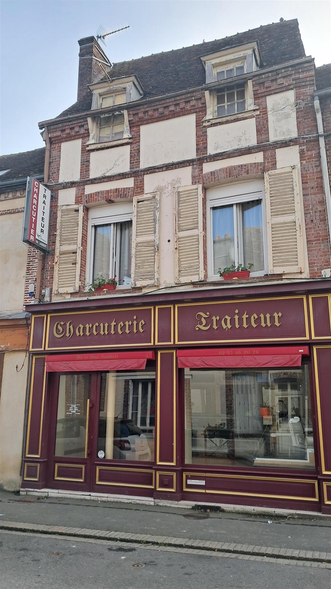 MAISONBREZOLLES