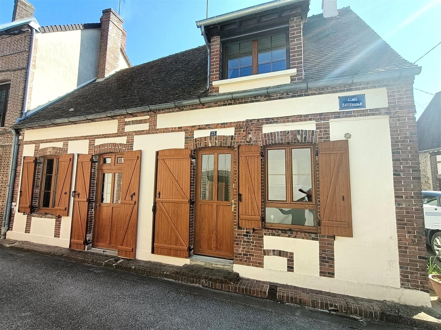 MAISONBREZOLLES