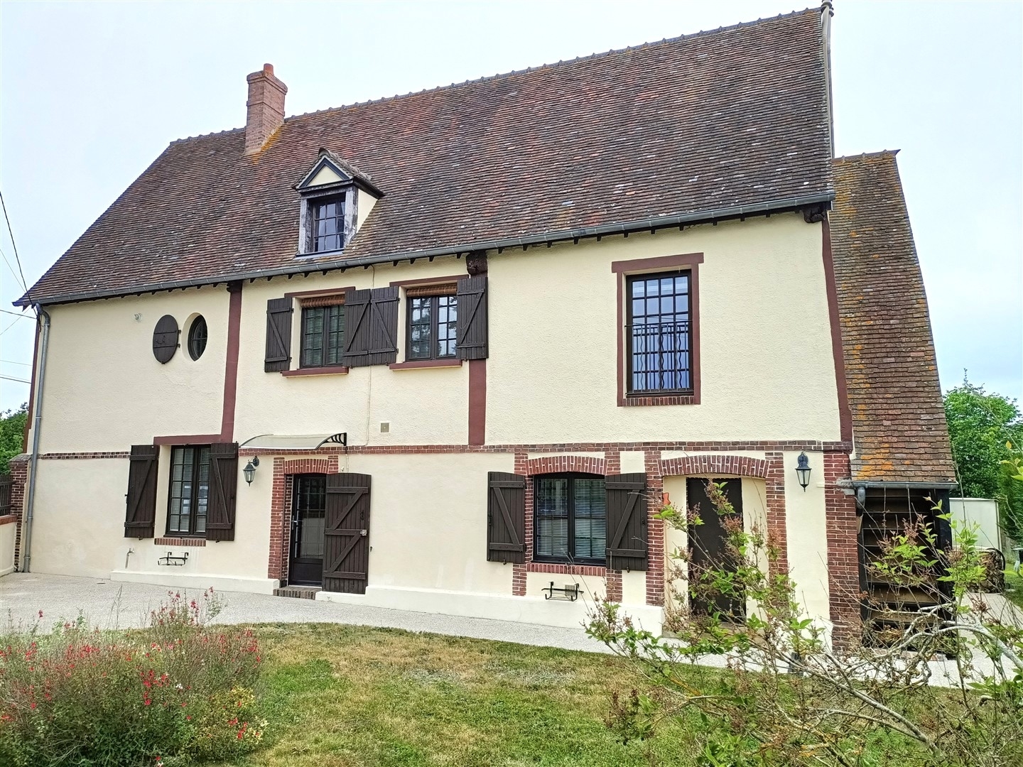 MAISONBREZOLLES