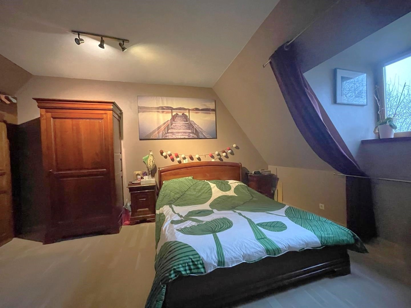 RAVISSANTE PROPRIETE ANCIENNE RÉNOVÉE SITUÉE DANS UN ENVIRONNEMENT CALME et décomposée de la manière suivanteNONANCOURT