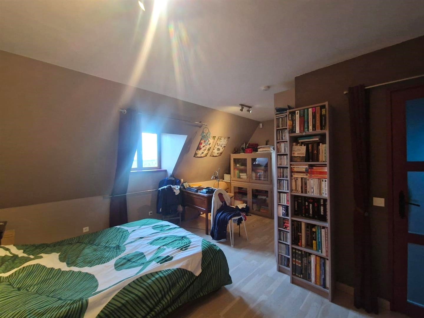 RAVISSANTE PROPRIETE ANCIENNE RÉNOVÉE SITUÉE DANS UN ENVIRONNEMENT CALME et décomposée de la manière suivanteNONANCOURT