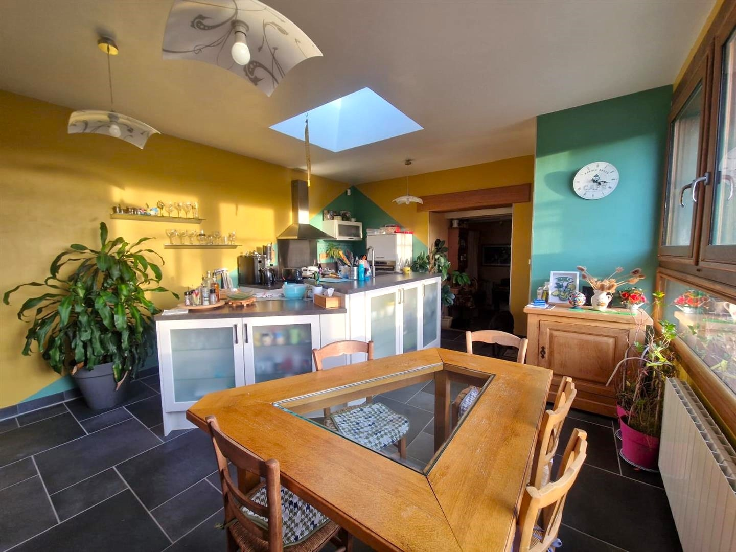 RAVISSANTE PROPRIETE ANCIENNE RÉNOVÉE SITUÉE DANS UN ENVIRONNEMENT CALME et décomposée de la manière suivanteNONANCOURT