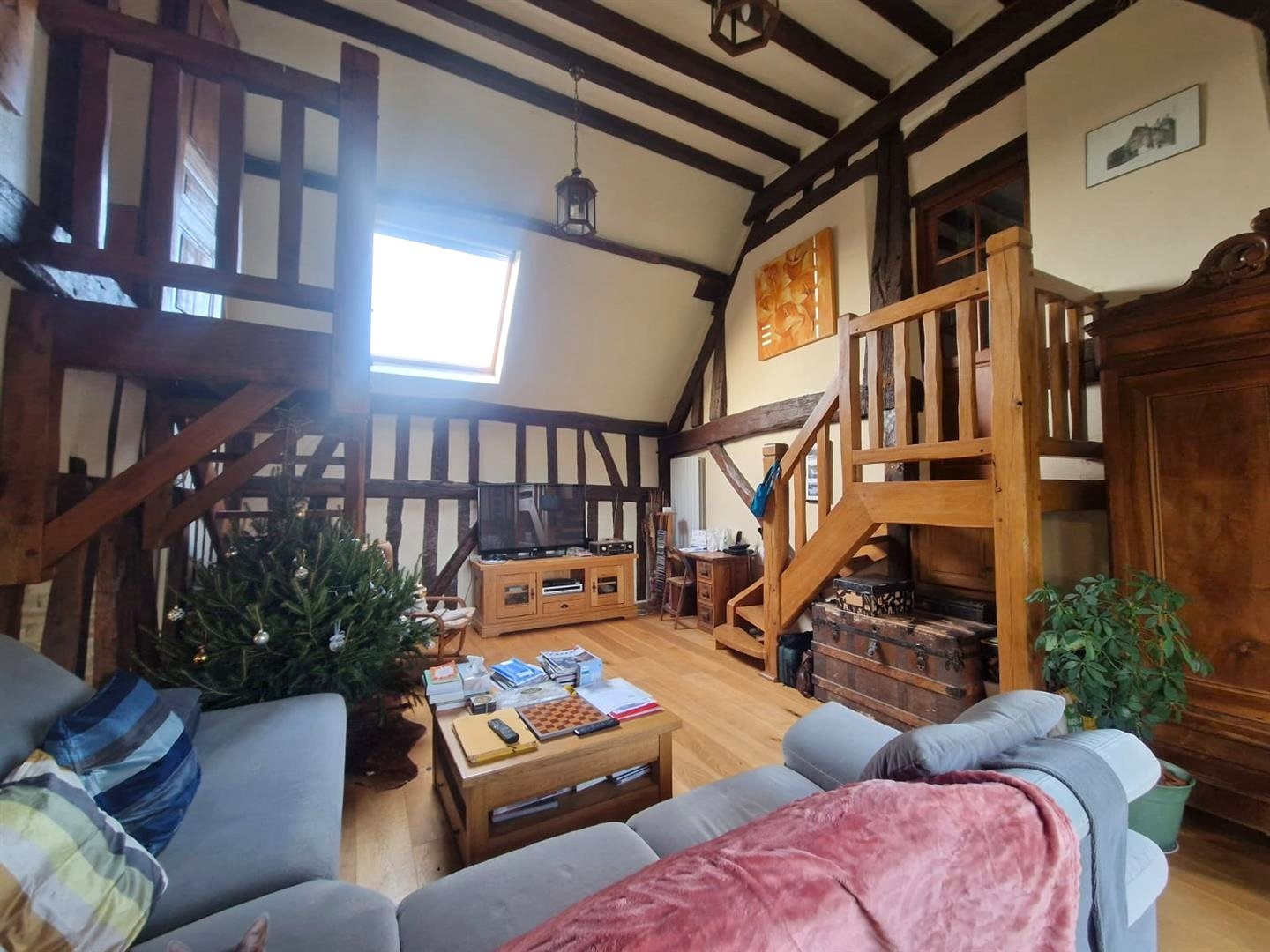 RAVISSANTE PROPRIETE ANCIENNE RÉNOVÉE SITUÉE DANS UN ENVIRONNEMENT CALME et décomposée de la manière suivanteNONANCOURT