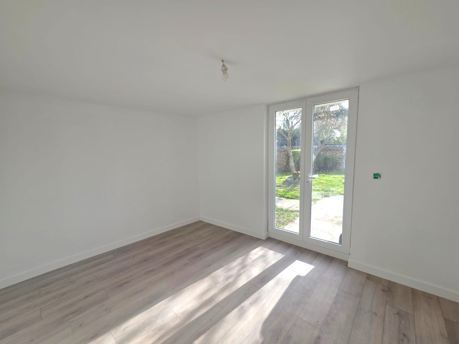 RAVISSANTE MAISON ANCIENNE SITUÉE EN COEUR DE VILLESAINT LUBIN DES JONCHERETS