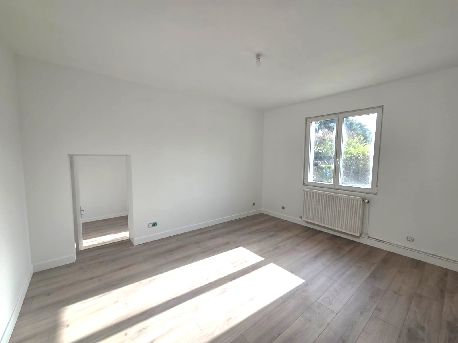 RAVISSANTE MAISON ANCIENNE SITUÉE EN COEUR DE VILLESAINT LUBIN DES JONCHERETS