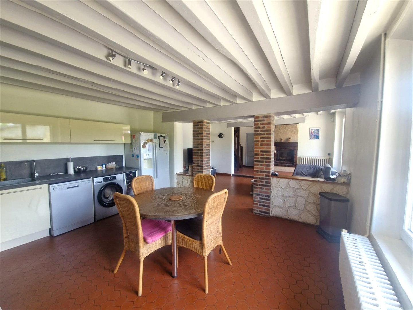 PROCHE COMMODITES, ECOLES & ACCES RAPIDE RN12 ! RAVISSANTE LONGERE en TRES BON ÉTAT SITUEE DANS UN SECTEUR PRISAINT-GERMAIN-SUR-AVRE