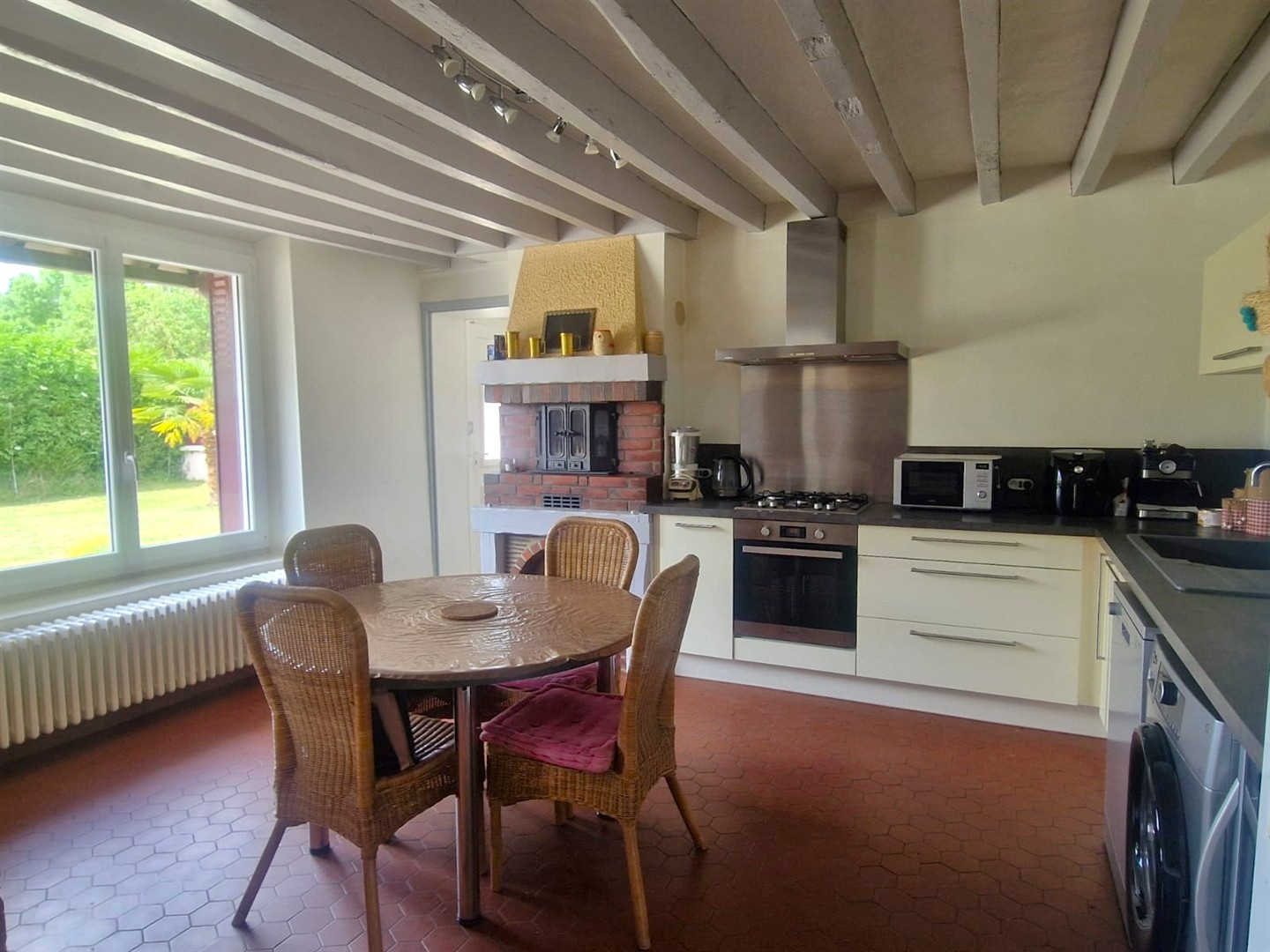 PROCHE COMMODITES, ECOLES & ACCES RAPIDE RN12 ! RAVISSANTE LONGERE en TRES BON ÉTAT SITUEE DANS UN SECTEUR PRISAINT-GERMAIN-SUR-AVRE