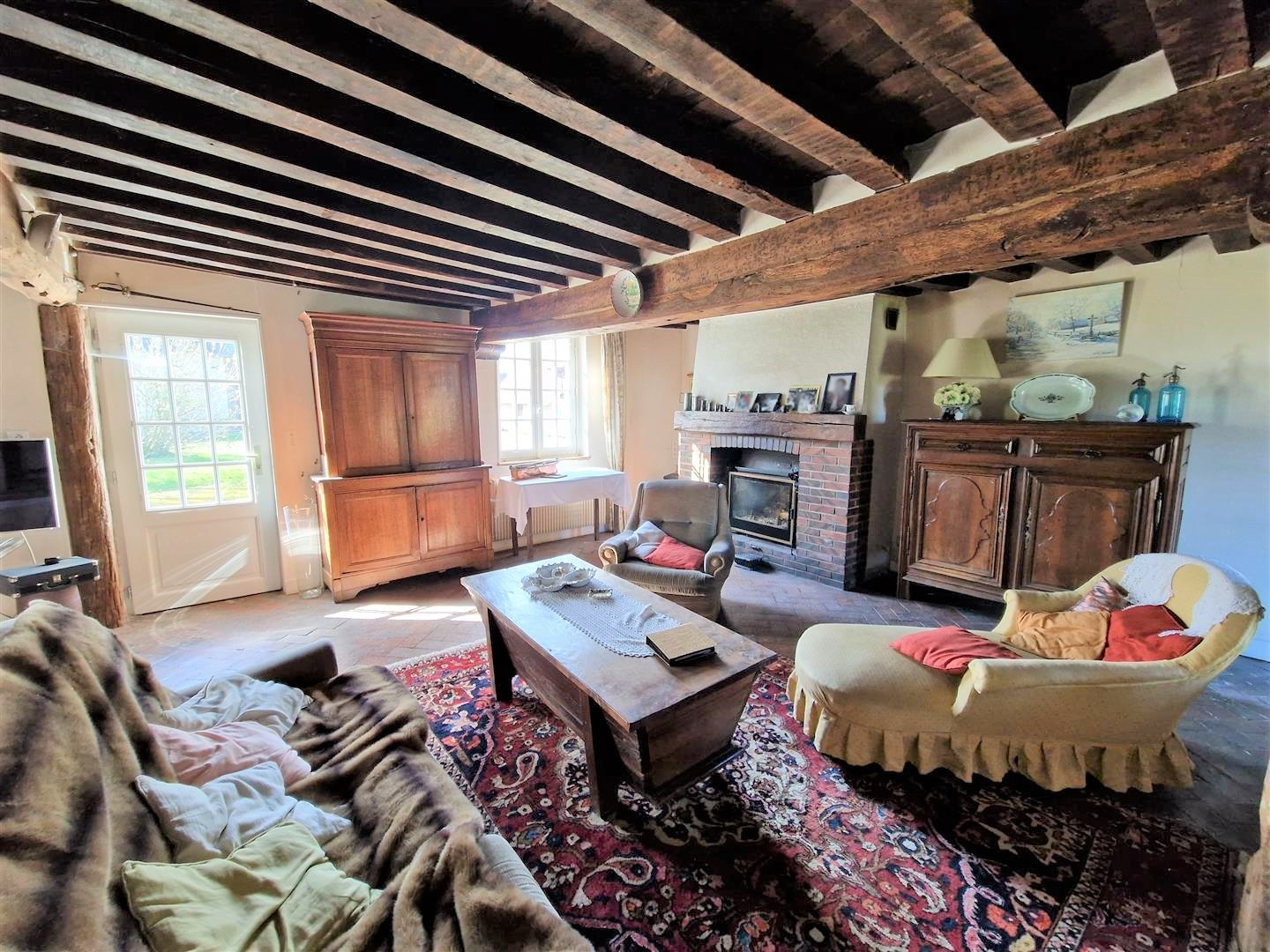 Un bien rare, idéal pour les amoureux de l’authentique et de l’espace, à découvrir sans tarder !MESNILS SUR ITON