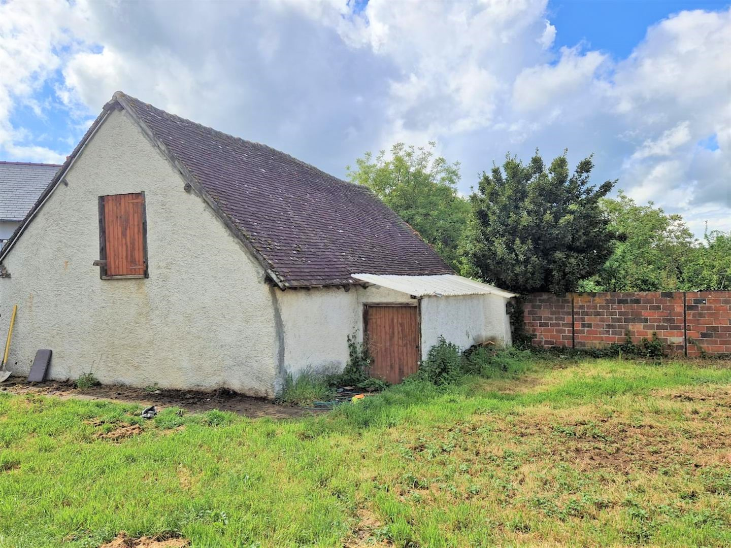 NE MANQUEZ PAS CETTE DÉPENDANCE À RENOVER ENTIEREMENT d'une superficie approximative de 42 m2 comprenant : AuSAINT- REMY-SUR-AVRE