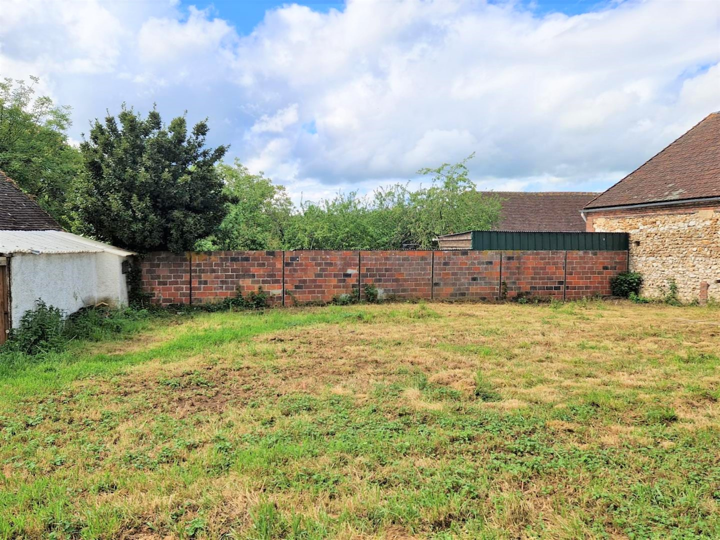 NE MANQUEZ PAS CETTE DÉPENDANCE À RENOVER ENTIEREMENT d'une superficie approximative de 42 m2 comprenant : AuSAINT- REMY-SUR-AVRE