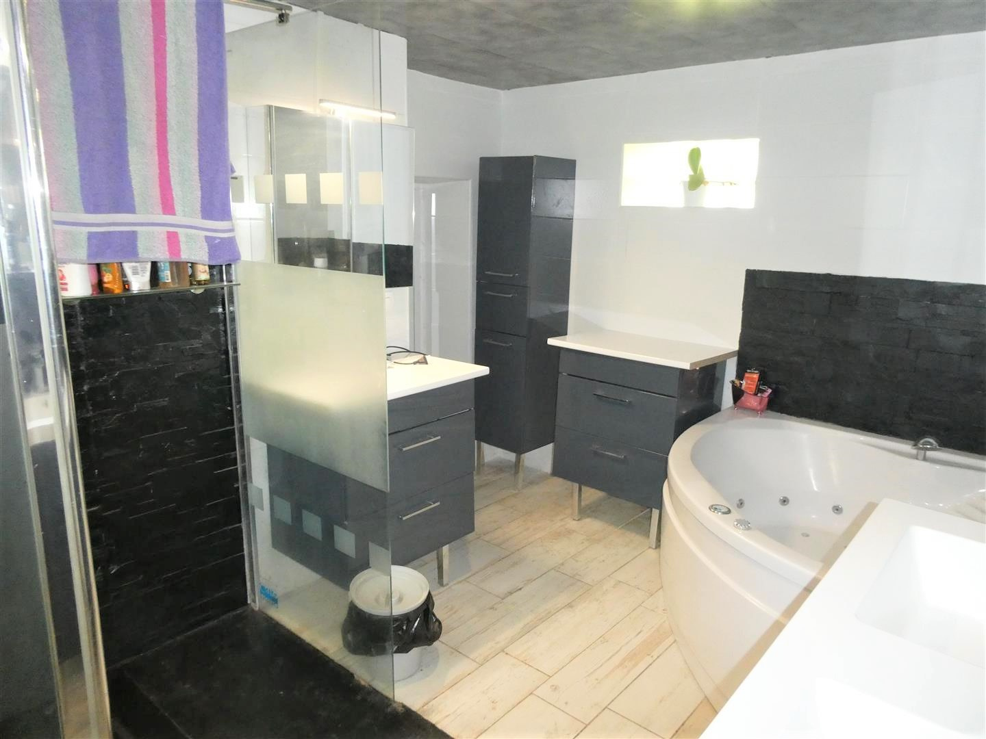 Charmante longère de plain-pied avec dépendancesMARCILLY-LA-CAMPAGNE