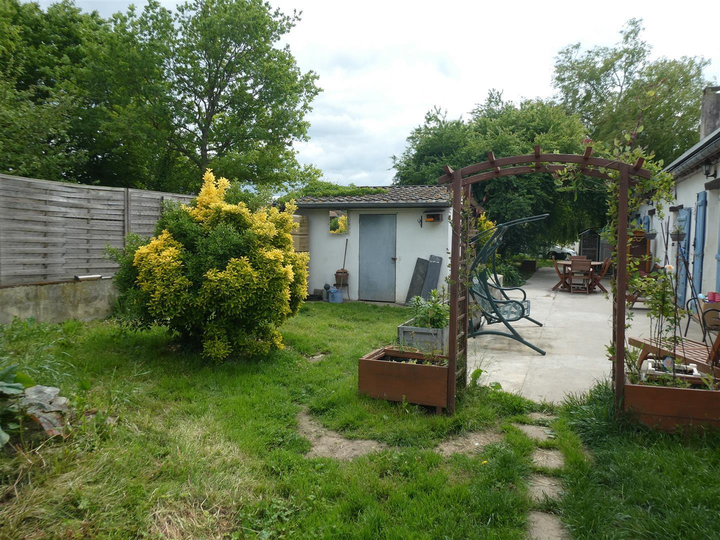 Charmante longère de plain-pied avec dépendancesMARCILLY-LA-CAMPAGNE