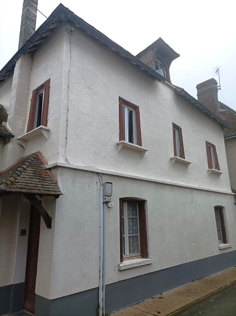 MAISON ANCIENNE À RÉNOVER EN PLEIN COEUR DE VILLENONANCOURT