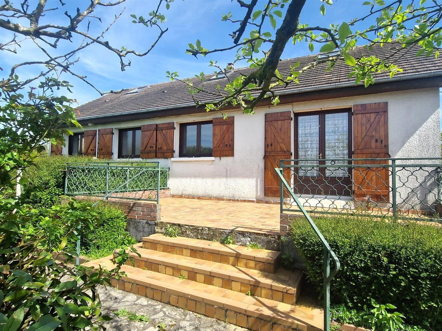 MAISON TRADITIONNELLE sur SOUS-SOL TOTAL décomposée de la manière suivante : Au RDCH : Entrée, espace de vie aLA-MADELEIN-DE-NONANCOURT