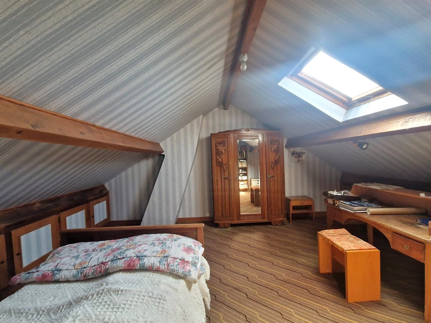 MAISON TRADITIONNELLE sur SOUS-SOL TOTAL décomposée de la manière suivante : Au RDCH : Entrée, espace de vie aLA-MADELEIN-DE-NONANCOURT