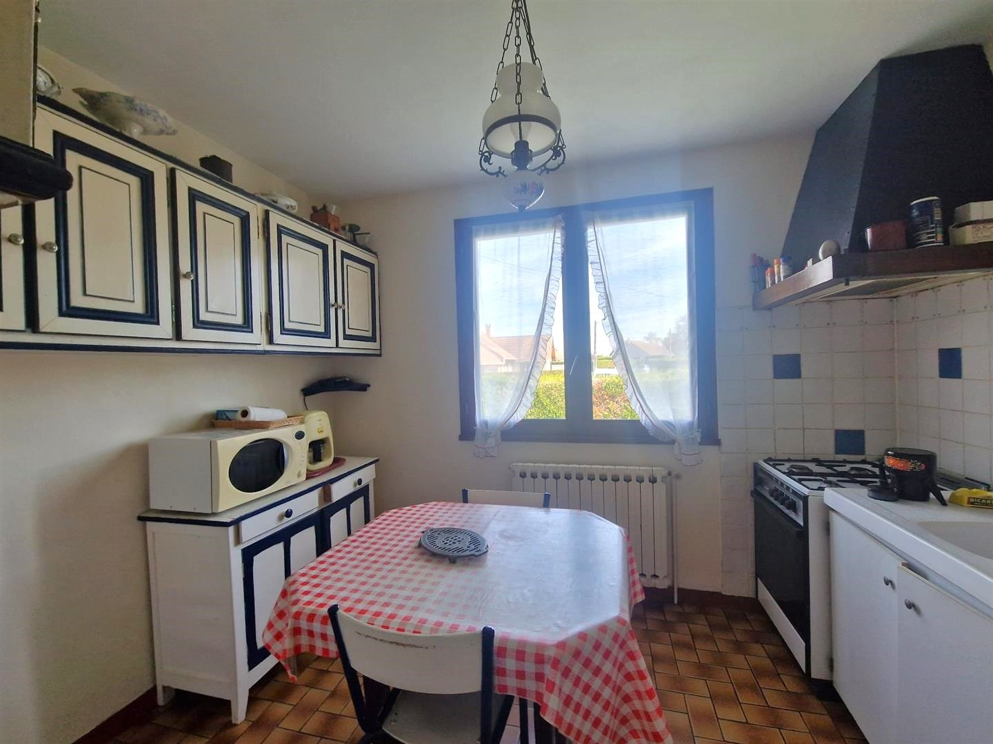 MAISON TRADITIONNELLE sur SOUS-SOL TOTAL décomposée de la manière suivante : Au RDCH : Entrée, espace de vie aLA-MADELEIN-DE-NONANCOURT