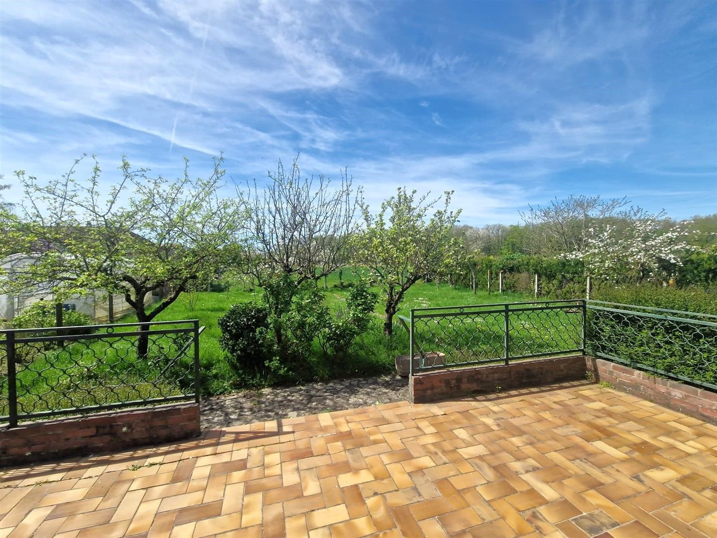 MAISON TRADITIONNELLE sur SOUS-SOL TOTAL décomposée de la manière suivante : Au RDCH : Entrée, espace de vie aLA-MADELEIN-DE-NONANCOURT