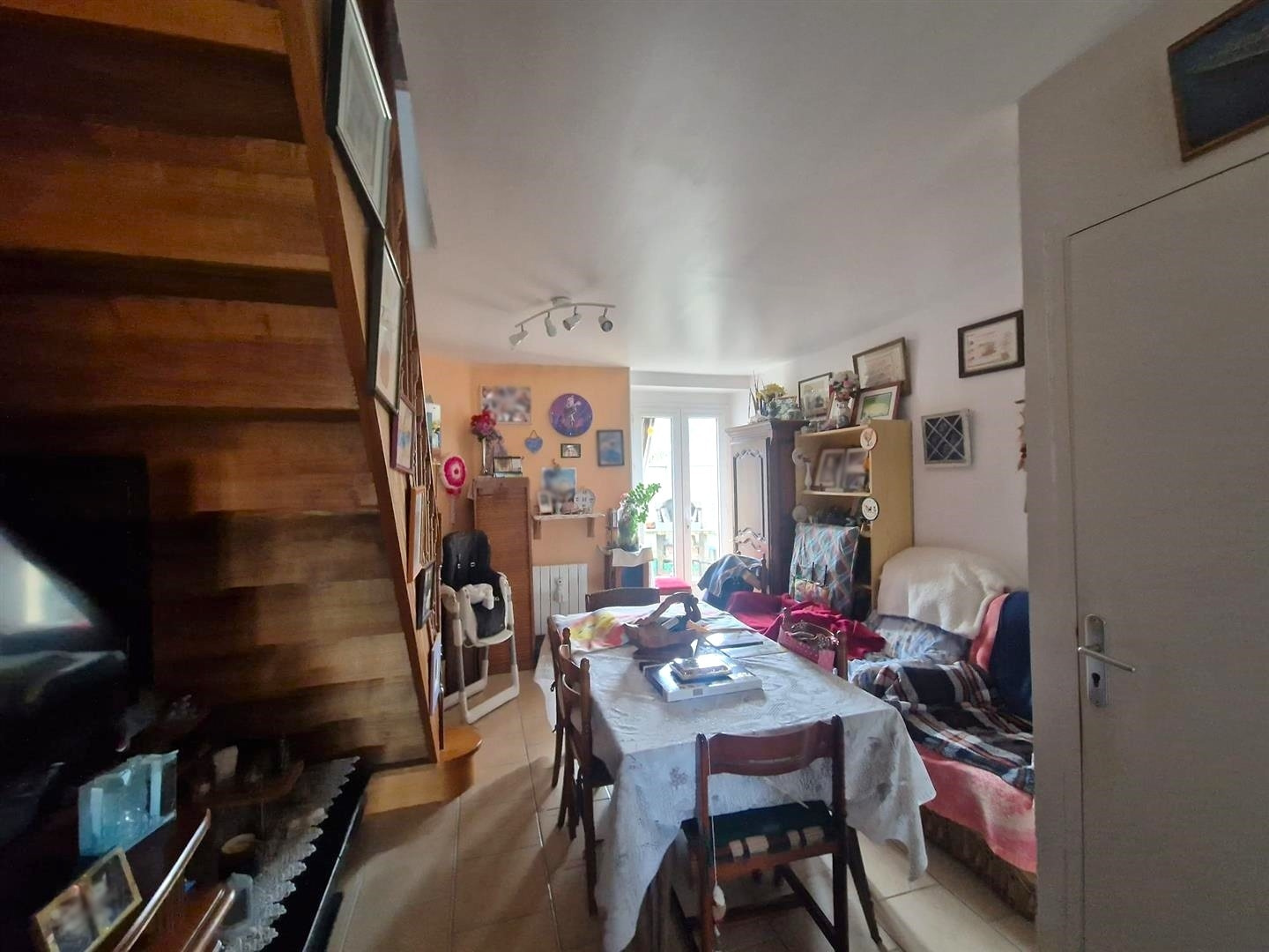 ENSEMBLE IMMOBILIER COMPOSÉ DE 5 LOGEMENTS : APPARTEMENT de type T5 de 125,07 m2 LOUÉ 755,50 € / mois HC : CuiSAINT LUBIN DES JONCHERETS