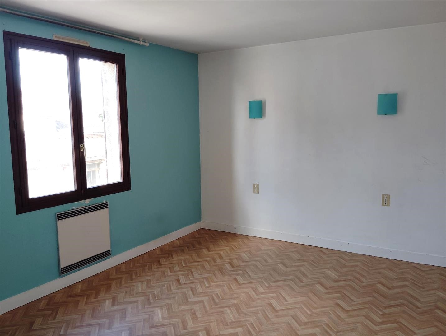 MAISON TRADITIONNELLE situé en plein coeur de NONANCOURT comprenant : Au RDCH : Entrée. Garage. Double garage.10\' NONANCOURT, 10\' NONANCOURT, 10\' NONANCOURT, 10\' NONANCOURT