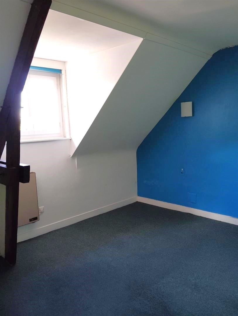 MAISON TRADITIONNELLE situé en plein coeur de NONANCOURT comprenant : Au RDCH : Entrée. Garage. Double garage.10\' NONANCOURT, 10\' NONANCOURT, 10\' NONANCOURT, 10\' NONANCOURT