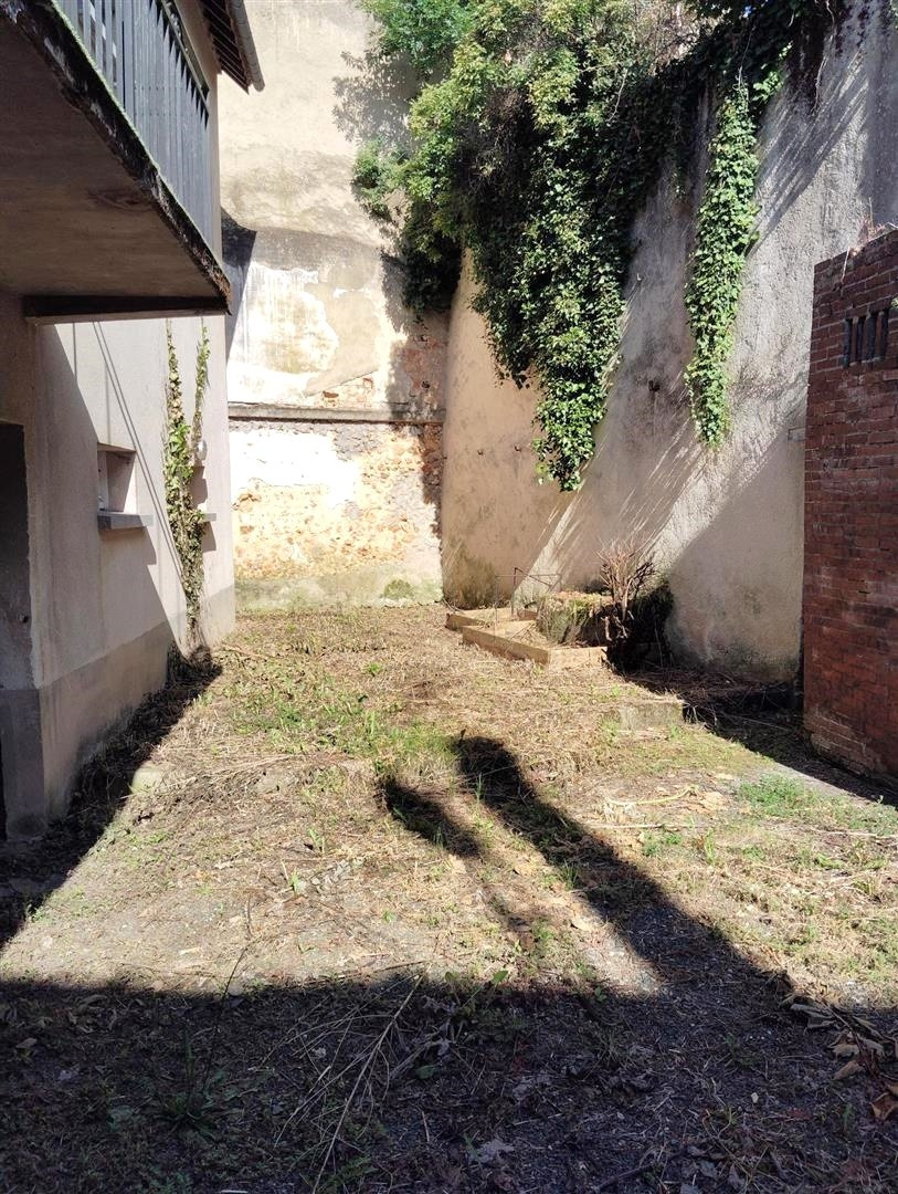 MAISON TRADITIONNELLE situé en plein coeur de NONANCOURT comprenant : Au RDCH : Entrée. Garage. Double garage.10\' NONANCOURT, 10\' NONANCOURT, 10\' NONANCOURT, 10\' NONANCOURT