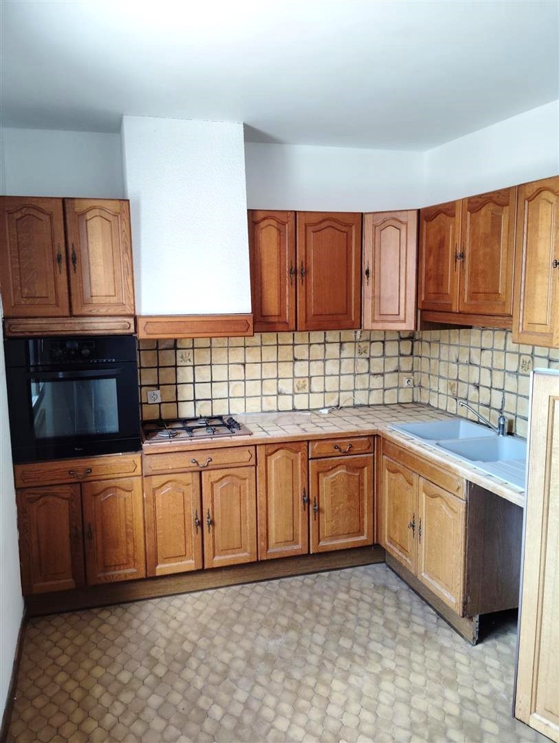 MAISON TRADITIONNELLE situé en plein coeur de NONANCOURT comprenant : Au RDCH : Entrée. Garage. Double garage.10\' NONANCOURT, 10\' NONANCOURT, 10\' NONANCOURT, 10\' NONANCOURT