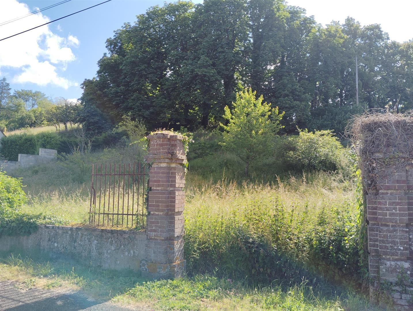 SUPERBE TERRAIN À BÂTIR CLOS d'une surface approximative de 900 m2 et situé sur la commune de NONANCOURT.10\' NONANCOURT, 10\' NONANCOURT, 10\' NONANCOURT, 10\' NONANCOURT