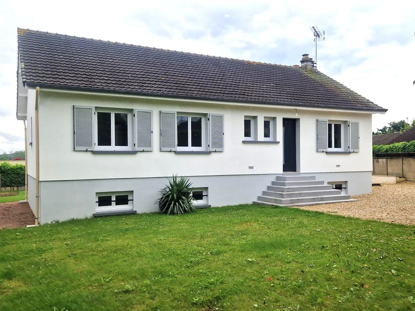 Belle maison traditionnelle sur sous-sol total, proche des commodités !SAINT LUBIN DES JONCHERETS