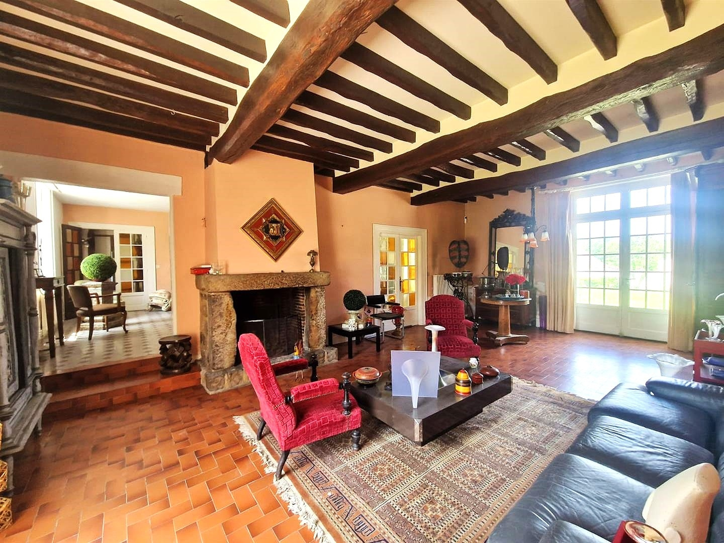 BELLE PROPRIÉTÉ de CARACTERE avec accès forêt comprenant : Au RDCH : Entrée, conviviale cuisine aménagée ouverILLIERS-L\'EVEQUE, ILLIERS-L\'EVEQUE, ILLIERS-L\'EVEQUE, ILLIERS-L\'EVEQUE