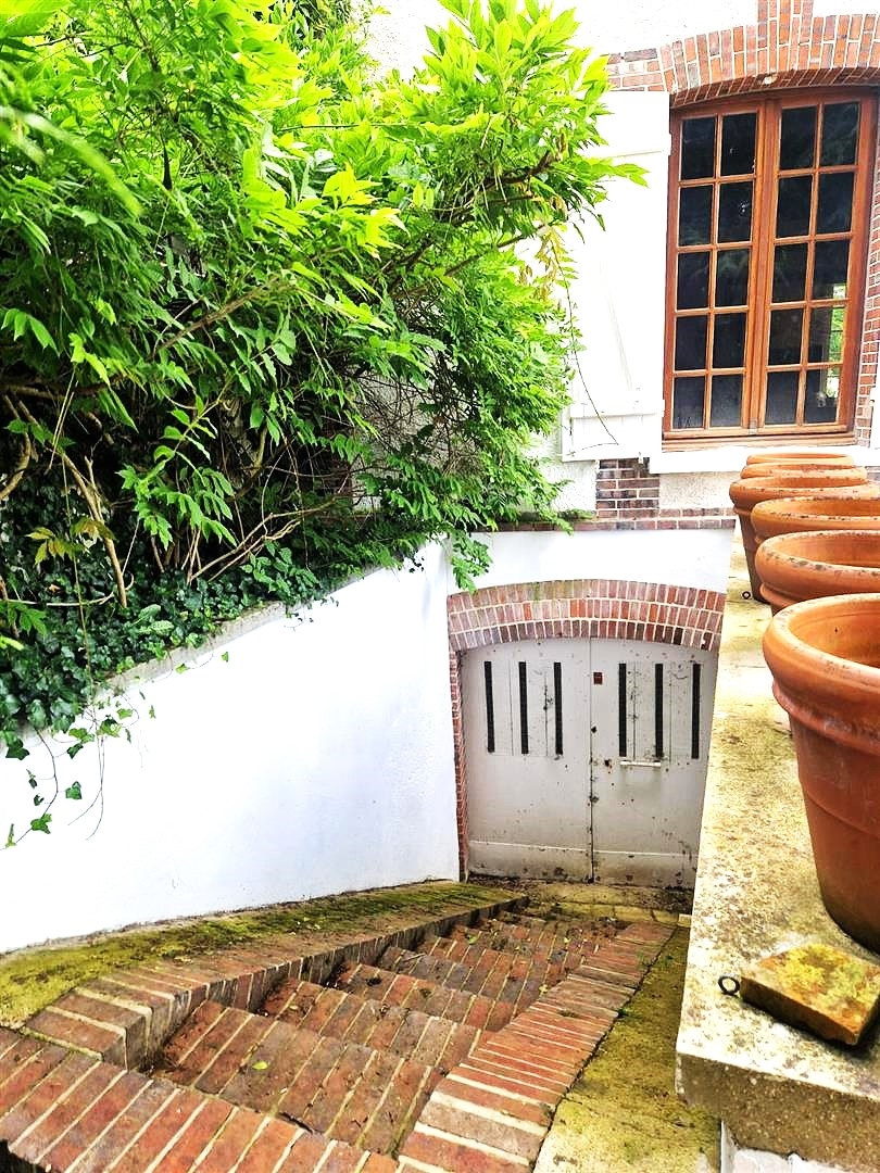 BELLE PROPRIÉTÉ de CARACTERE avec accès forêt comprenant : Au RDCH : Entrée, conviviale cuisine aménagée ouverILLIERS-L\'EVEQUE, ILLIERS-L\'EVEQUE, ILLIERS-L\'EVEQUE, ILLIERS-L\'EVEQUE