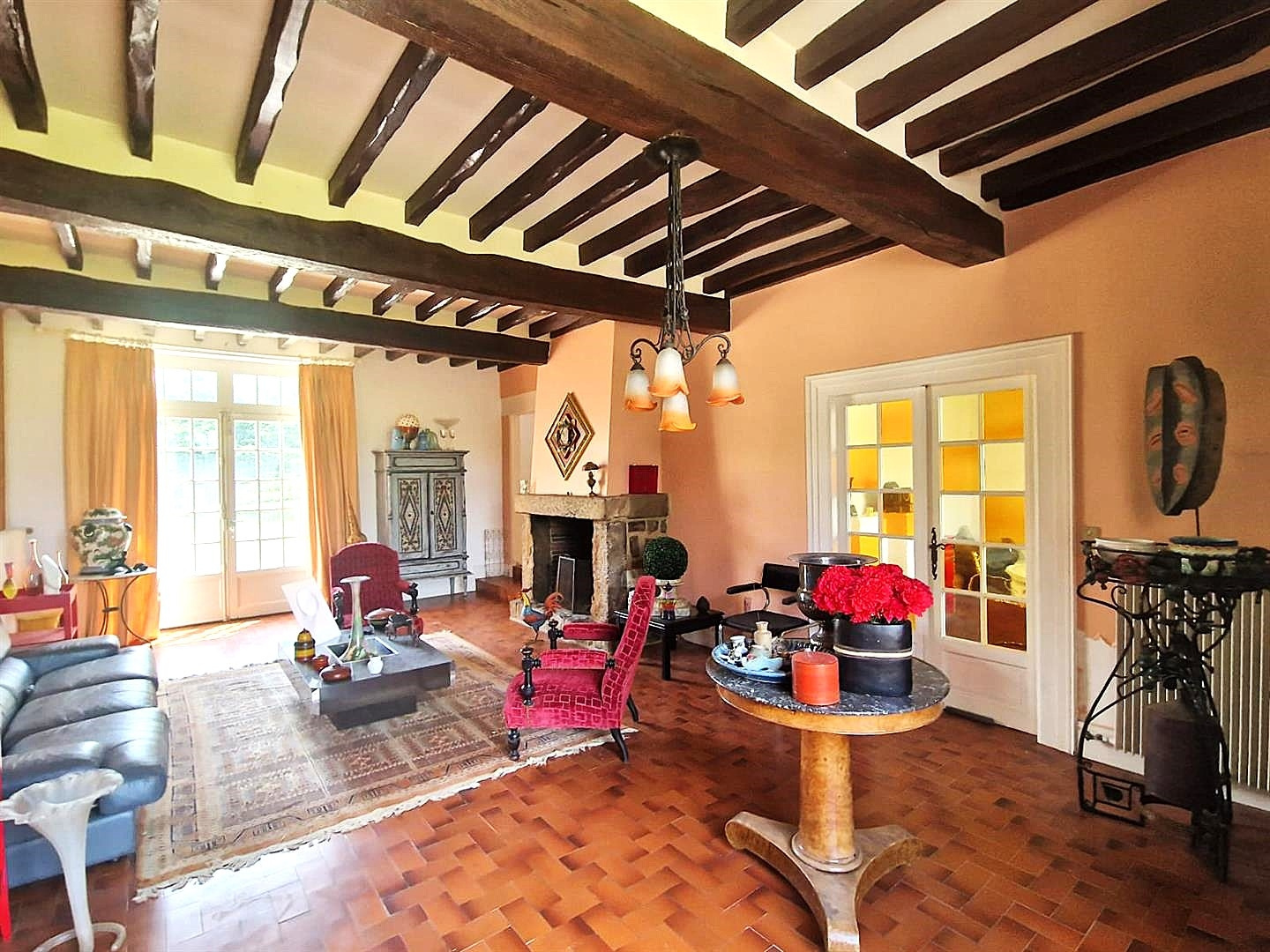 BELLE PROPRIÉTÉ de CARACTERE avec accès forêt comprenant : Au RDCH : Entrée, conviviale cuisine aménagée ouverILLIERS-L\'EVEQUE, ILLIERS-L\'EVEQUE, ILLIERS-L\'EVEQUE, ILLIERS-L\'EVEQUE