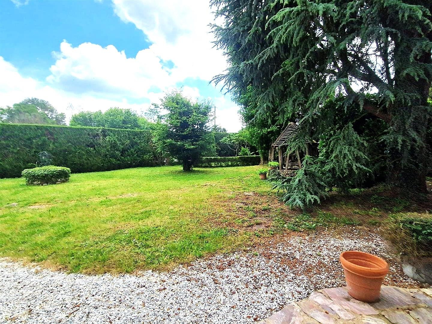 BELLE PROPRIÉTÉ de CARACTERE avec accès forêt comprenant : Au RDCH : Entrée, conviviale cuisine aménagée ouverILLIERS-L\'EVEQUE, ILLIERS-L\'EVEQUE, ILLIERS-L\'EVEQUE, ILLIERS-L\'EVEQUE