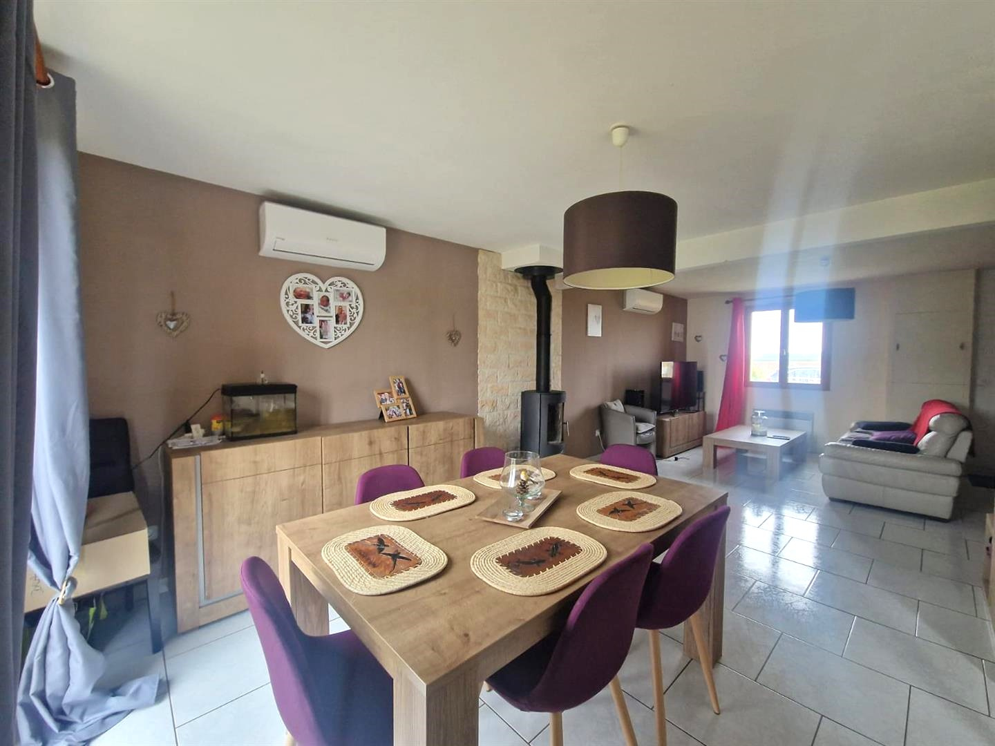 MAISON TRADITIONNELLE de 2014 décomposée de la manière suivante : AU RDCH : Cuisine aménagée ouverte sur vasteSecteur NONANCOURT