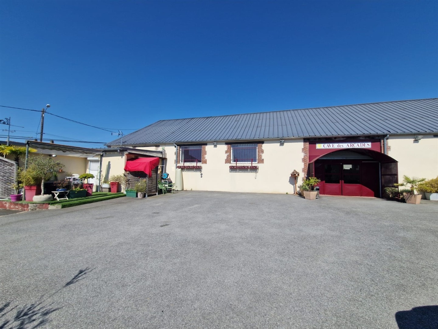 ENSEMBLE IMMOBILIER avec BÂTIMENT COMMERCIAL et LOGEMENTNONANCOURT