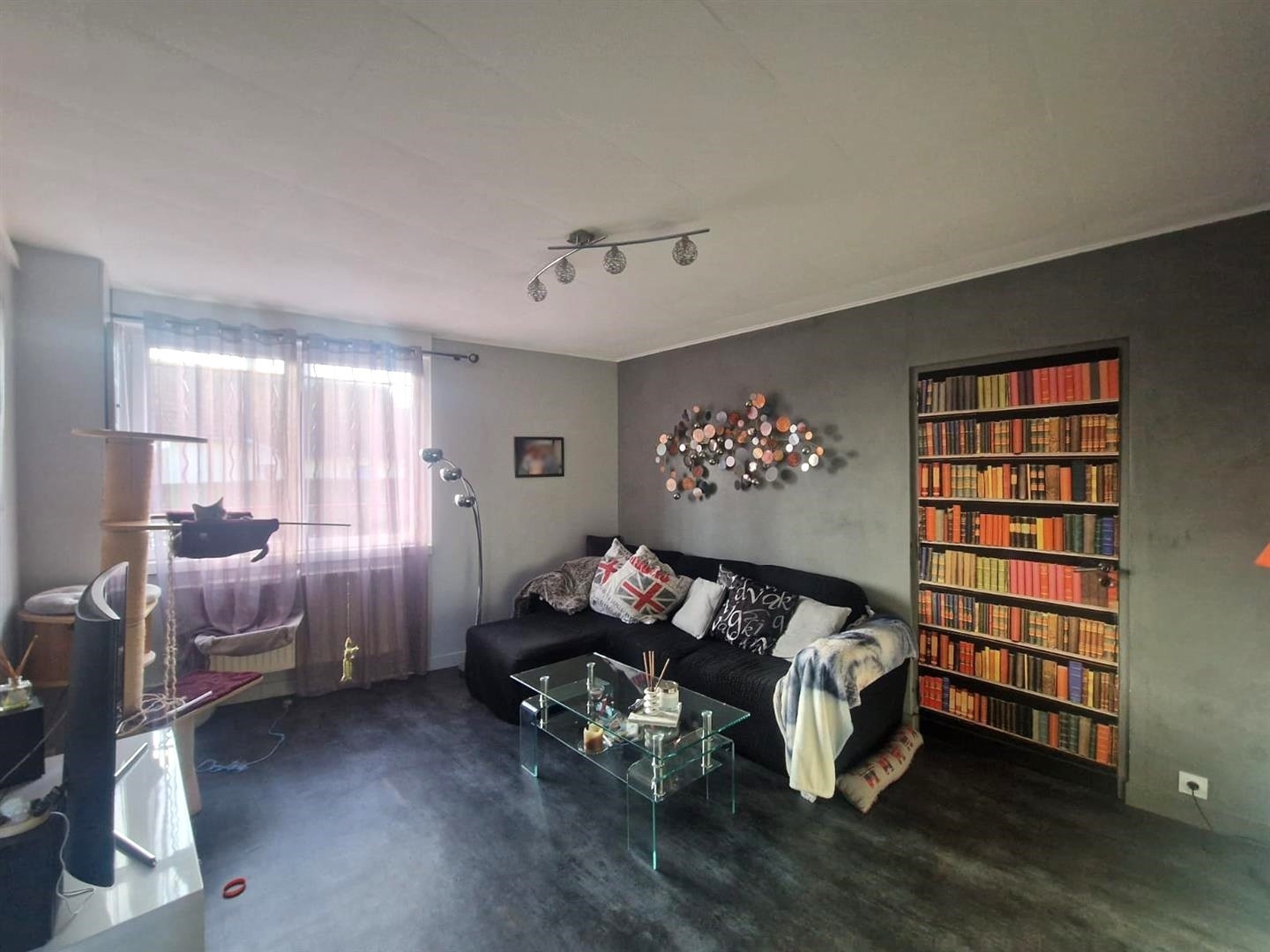 ENSEMBLE IMMOBILIER avec BÂTIMENT COMMERCIAL et LOGEMENTNONANCOURT