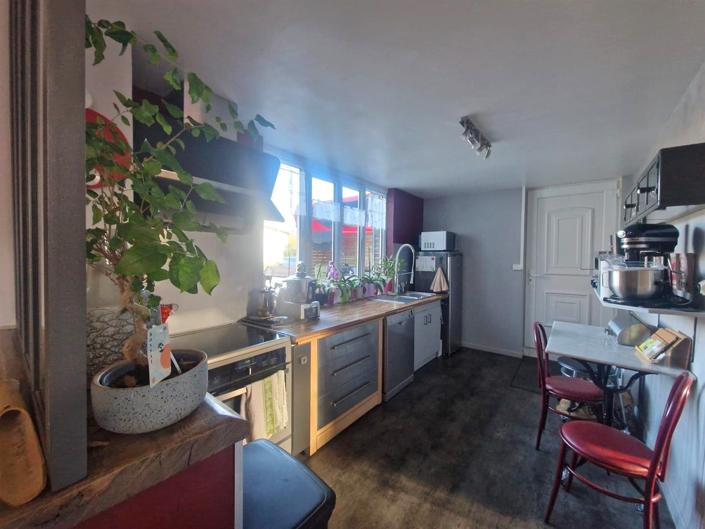 ENSEMBLE IMMOBILIER avec BÂTIMENT COMMERCIAL et LOGEMENTNONANCOURT