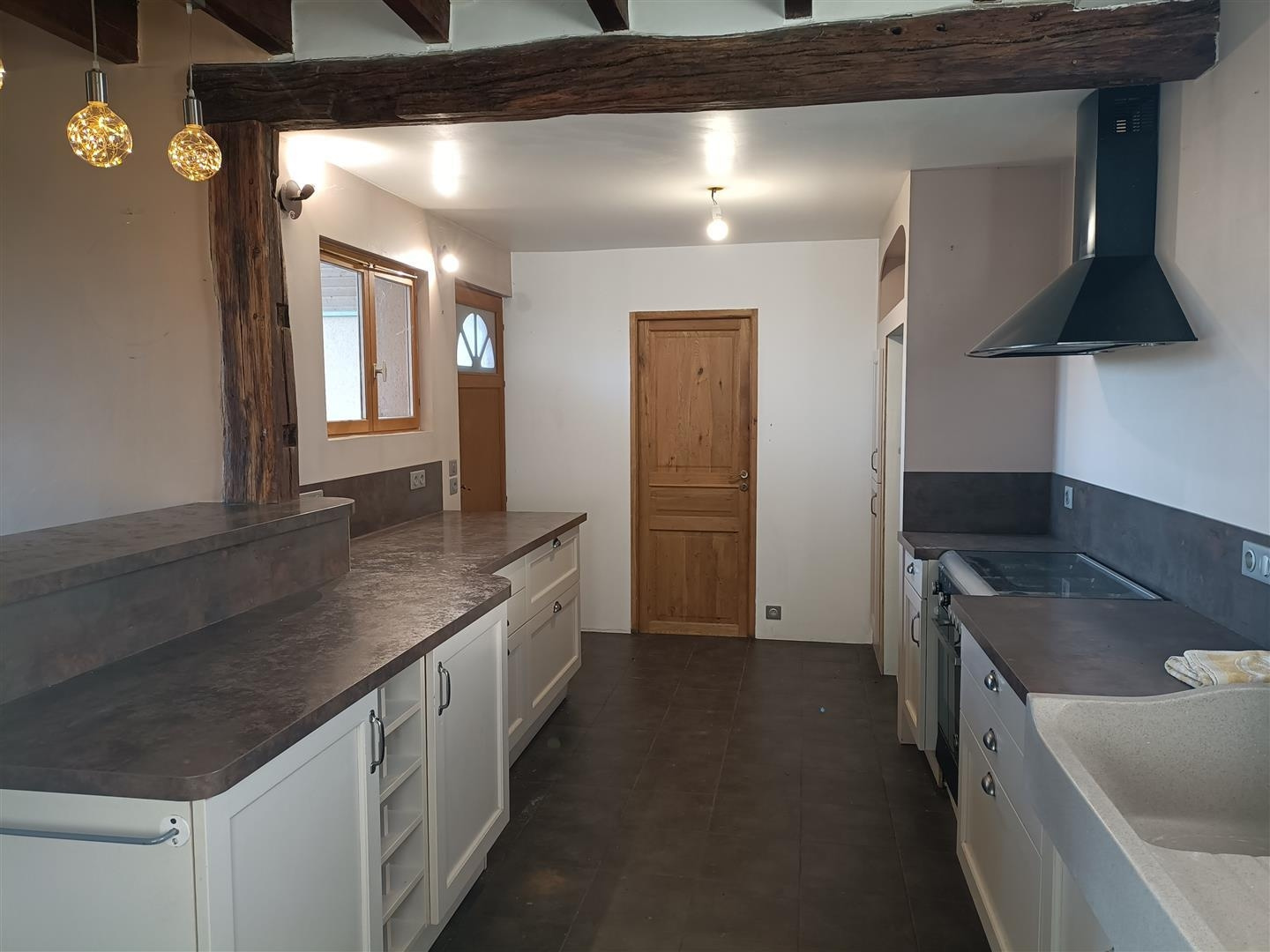 PROPRIÉTÉ ÉQUESTRE décomposée de la manière suivante : - MAISON D'HABITATION comprenant : Au RDCH : Entrée ouvLAONS