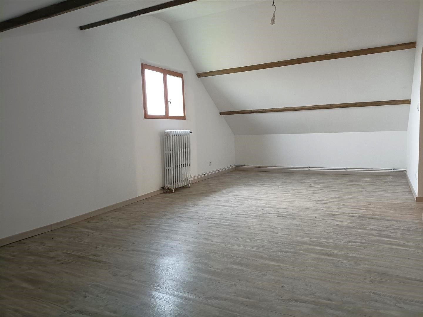 PROPRIÉTÉ ÉQUESTRE décomposée de la manière suivante : - MAISON D'HABITATION comprenant : Au RDCH : Entrée ouvLAONS