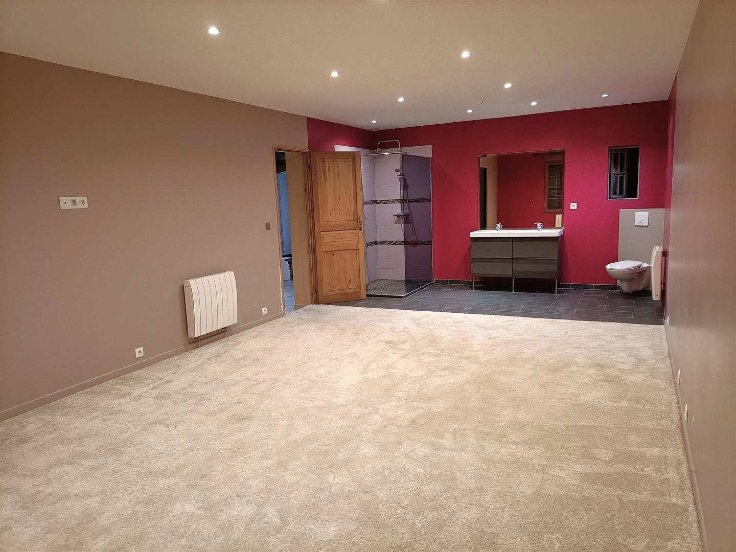 PROPRIÉTÉ ÉQUESTRE décomposée de la manière suivante : - MAISON D'HABITATION comprenant : Au RDCH : Entrée ouvLAONS