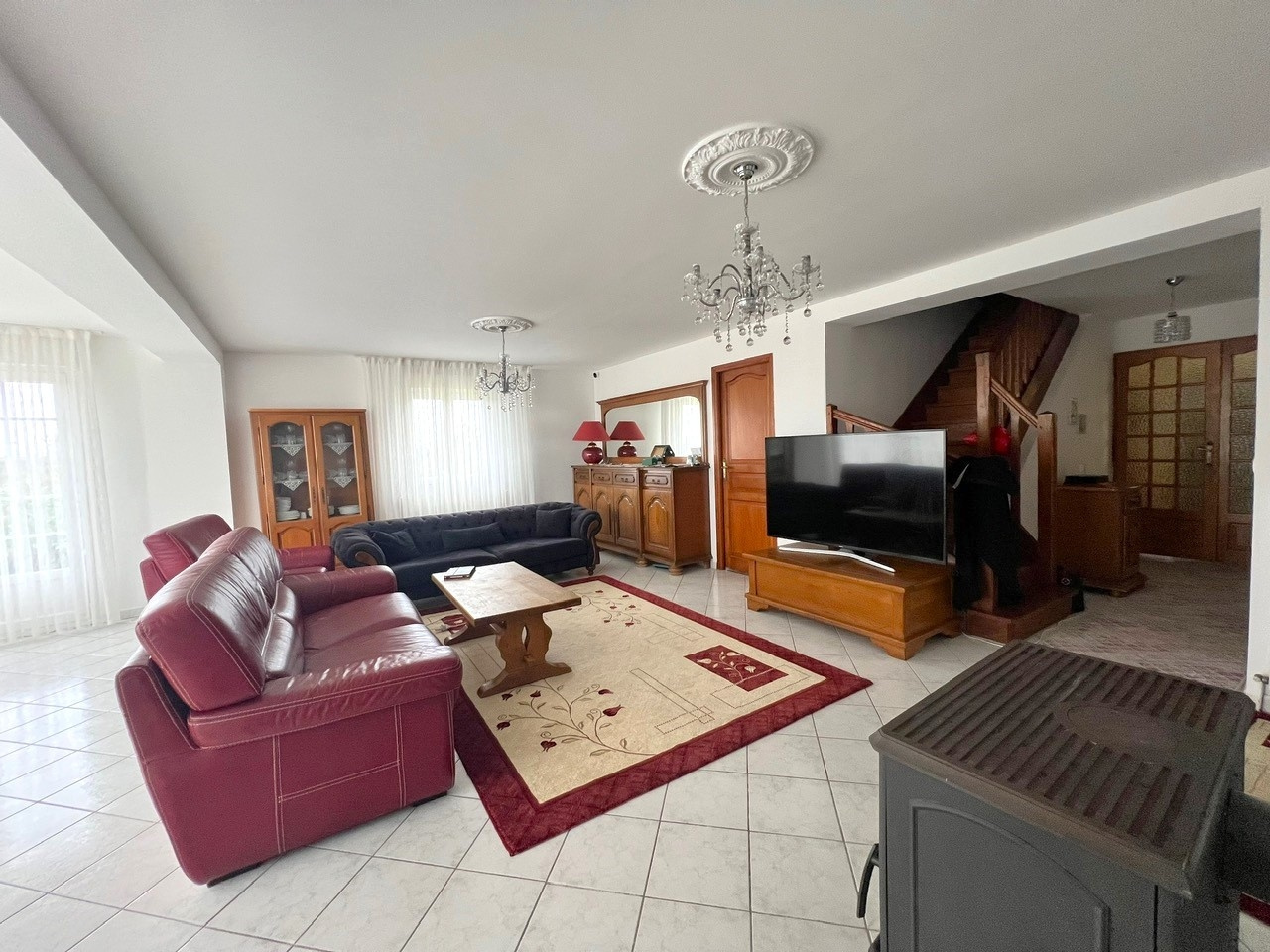 BELLE CONSTRUCTION TRADITIONNELLE décomposée de la manière suivante : Au RDCH : Entrée, cuisine équipée, vasteVERNEUIL D\'AVRE ET D\'ITON, VERNEUIL D\'AVRE ET D\'ITON, VERNEUIL D\'AVRE ET D\'ITON, VERNEUIL D\'AVRE ET D\'ITON