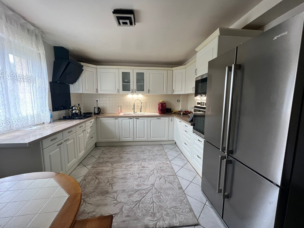 BELLE CONSTRUCTION TRADITIONNELLE décomposée de la manière suivante : Au RDCH : Entrée, cuisine équipée, vasteVERNEUIL D\'AVRE ET D\'ITON, VERNEUIL D\'AVRE ET D\'ITON, VERNEUIL D\'AVRE ET D\'ITON, VERNEUIL D\'AVRE ET D\'ITON