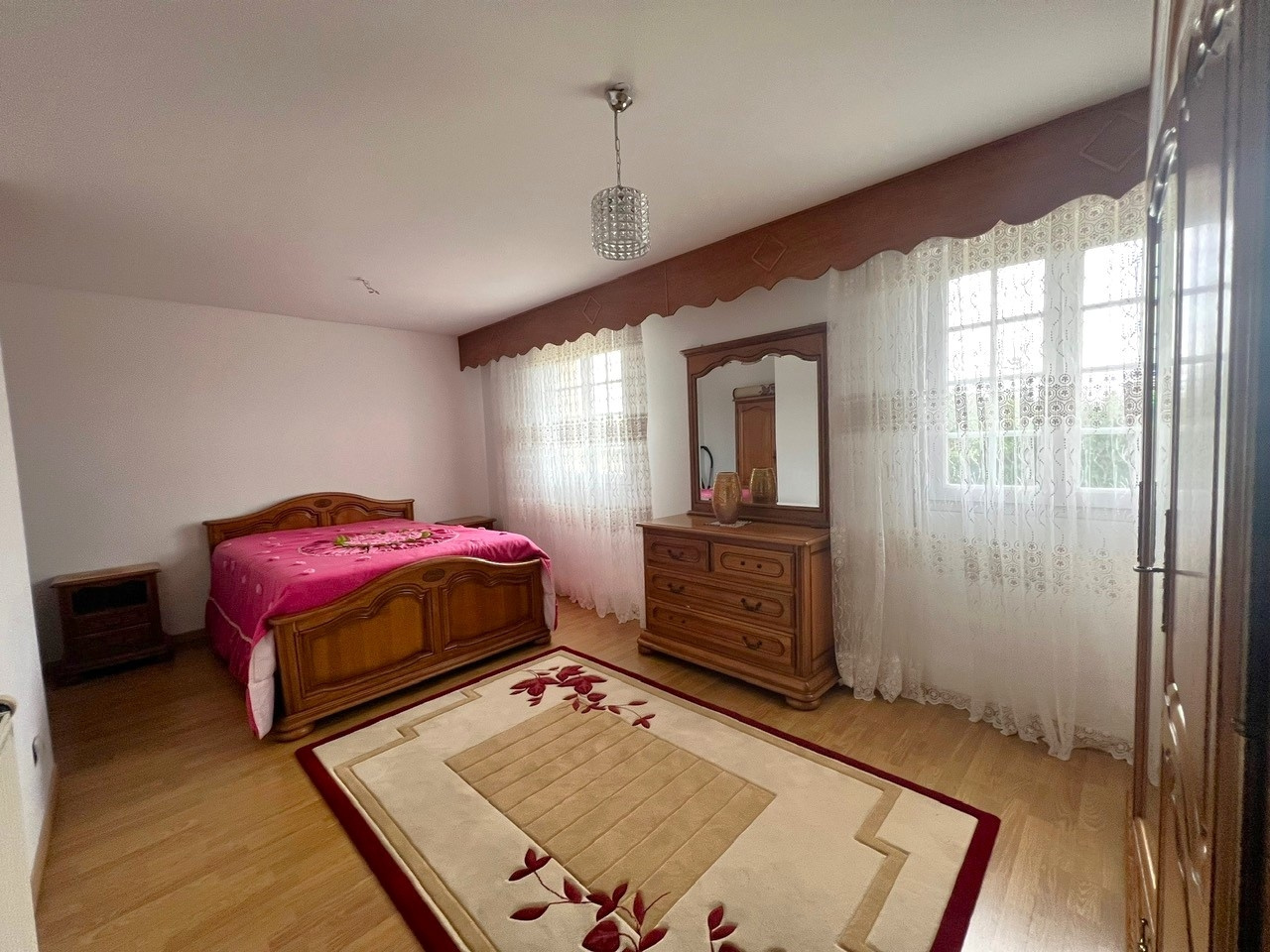 BELLE CONSTRUCTION TRADITIONNELLE décomposée de la manière suivante : Au RDCH : Entrée, cuisine équipée, vasteVERNEUIL D\'AVRE ET D\'ITON, VERNEUIL D\'AVRE ET D\'ITON, VERNEUIL D\'AVRE ET D\'ITON, VERNEUIL D\'AVRE ET D\'ITON