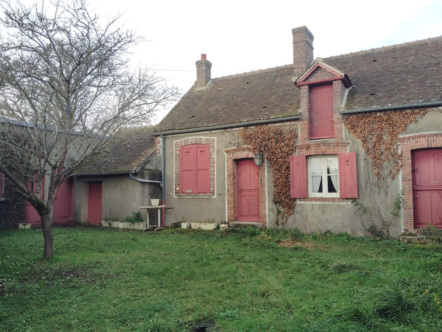 Une MAISON ANCIENNE DE PLAIN-PIED À RÉNOVERLOUVILLIERS EN DROUAIS
