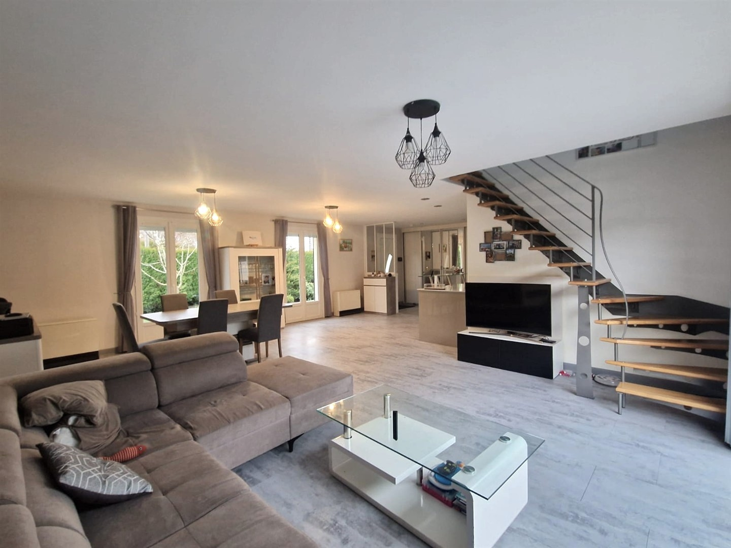 N’attendez plus pour visiter ce bien rare, prêt à vous accueillir !SAINT- REMY-SUR-AVRE